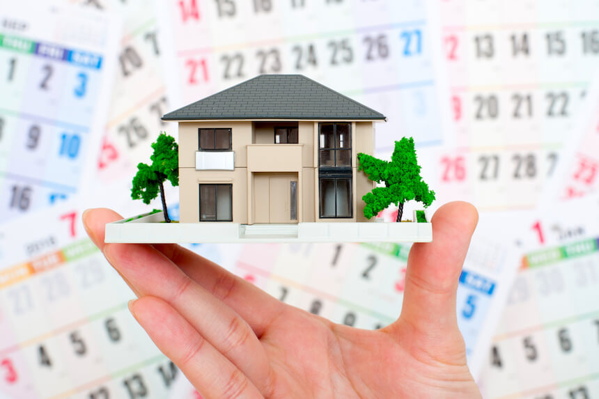 カレンダーと一軒家